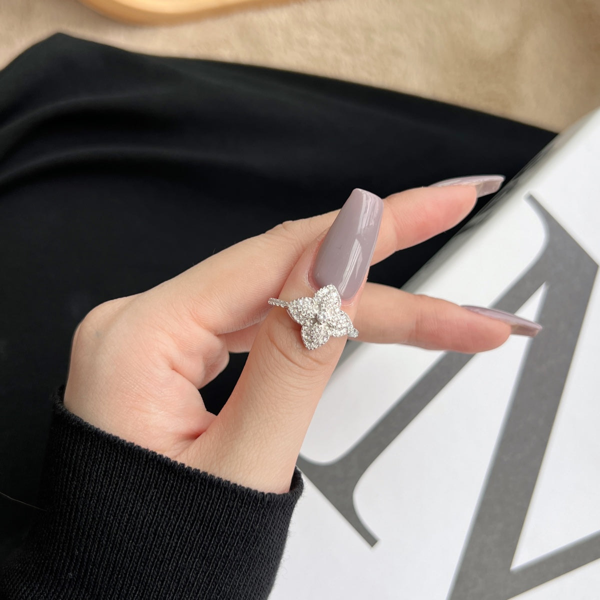 [CharmAmor]Luxurious Colorful Flower Shape Banquet Ring