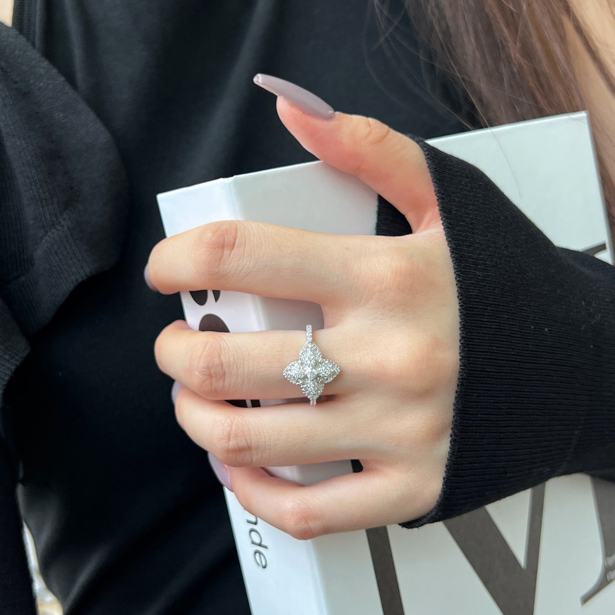 [CharmAmor]Luxurious Colorful Flower Shape Banquet Ring