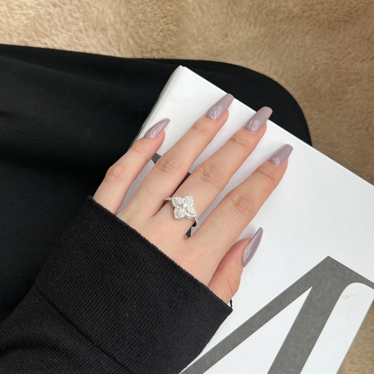 [CharmAmor]Luxurious Colorful Flower Shape Banquet Ring