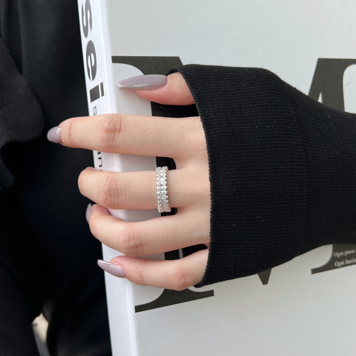 [CharmAmor]Splashy Ornate Emerald Cut Cocktail Ring