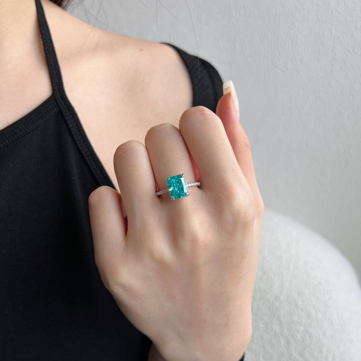[CharmAmor]4.0 Carat Luxurious Engagement Ring
