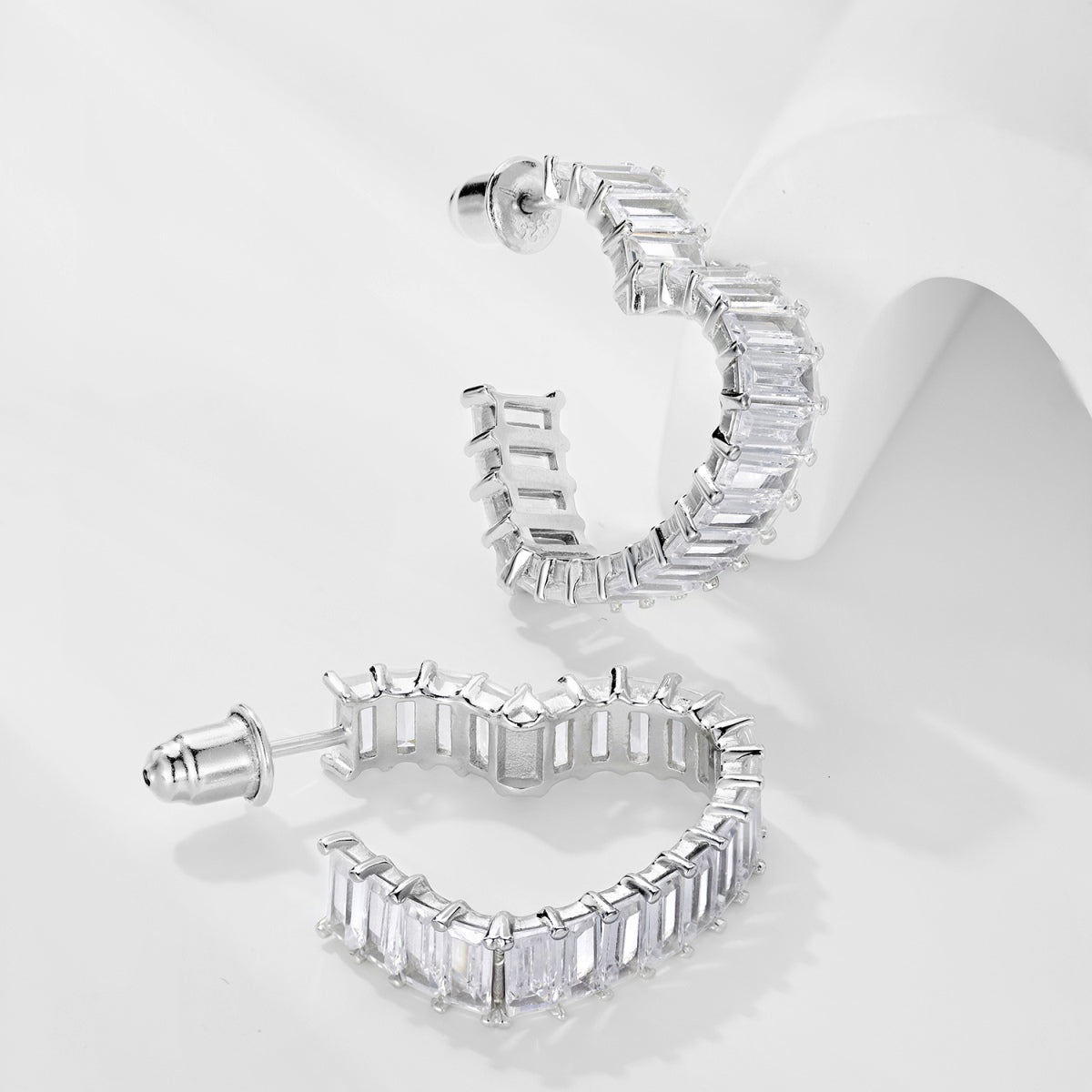 [CharmAmor]Radiant Heart Cutout Earrings