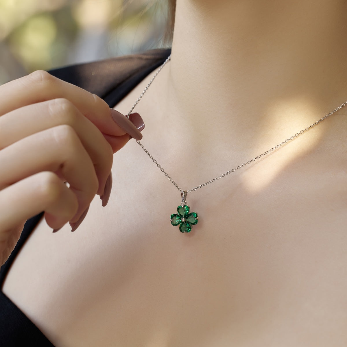 [CharmAmor]Heart-Shaped Four-Leaf Clover Bead Necklace