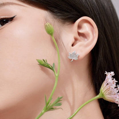 [CharmAmor]Exquisite Maple Leaf Design Earrings