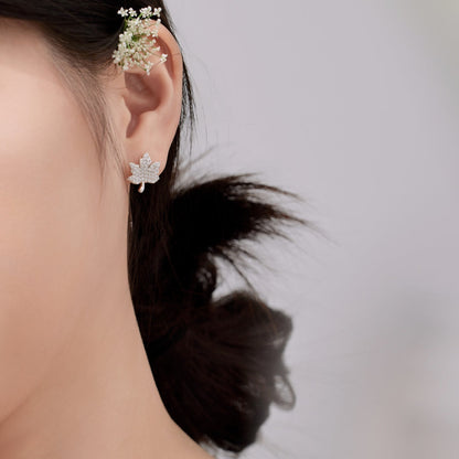 [CharmAmor]Exquisite Maple Leaf Design Earrings