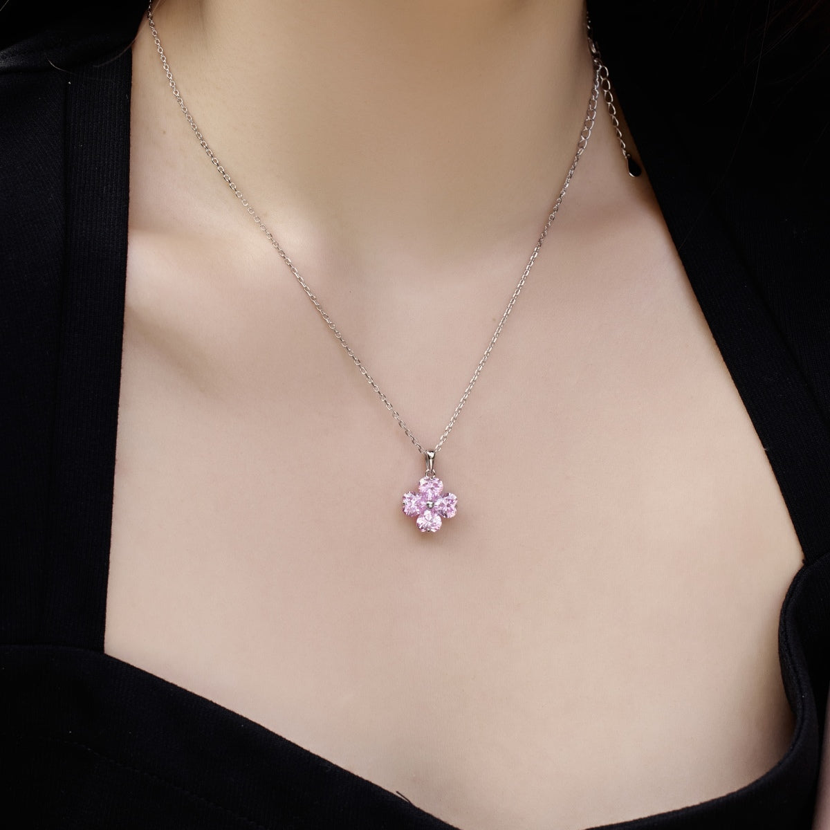 [CharmAmor]Heart-Shaped Four-Leaf Clover Bead Necklace