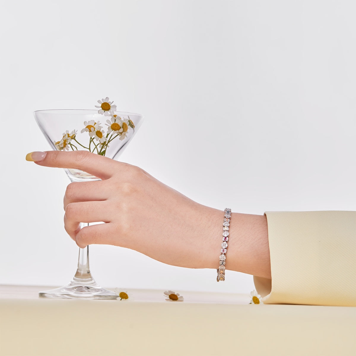 [CharmAmor]Dazzling Radiant Multi Cut Daily Bracelet