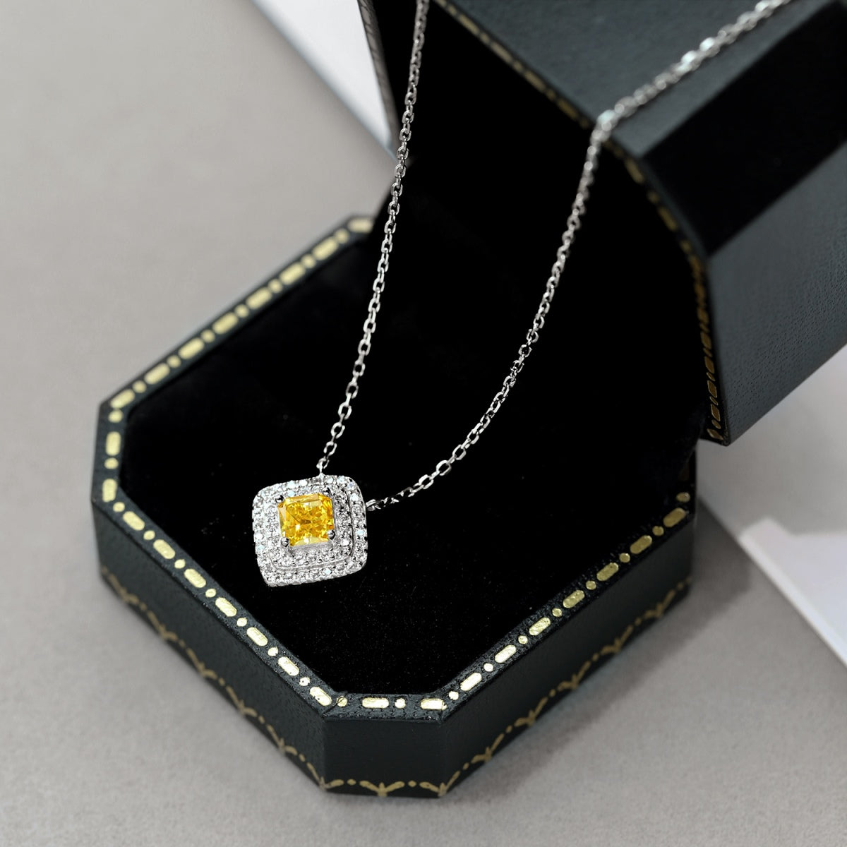 [CharmAmor]Sparkling Asscher Cut Necklace