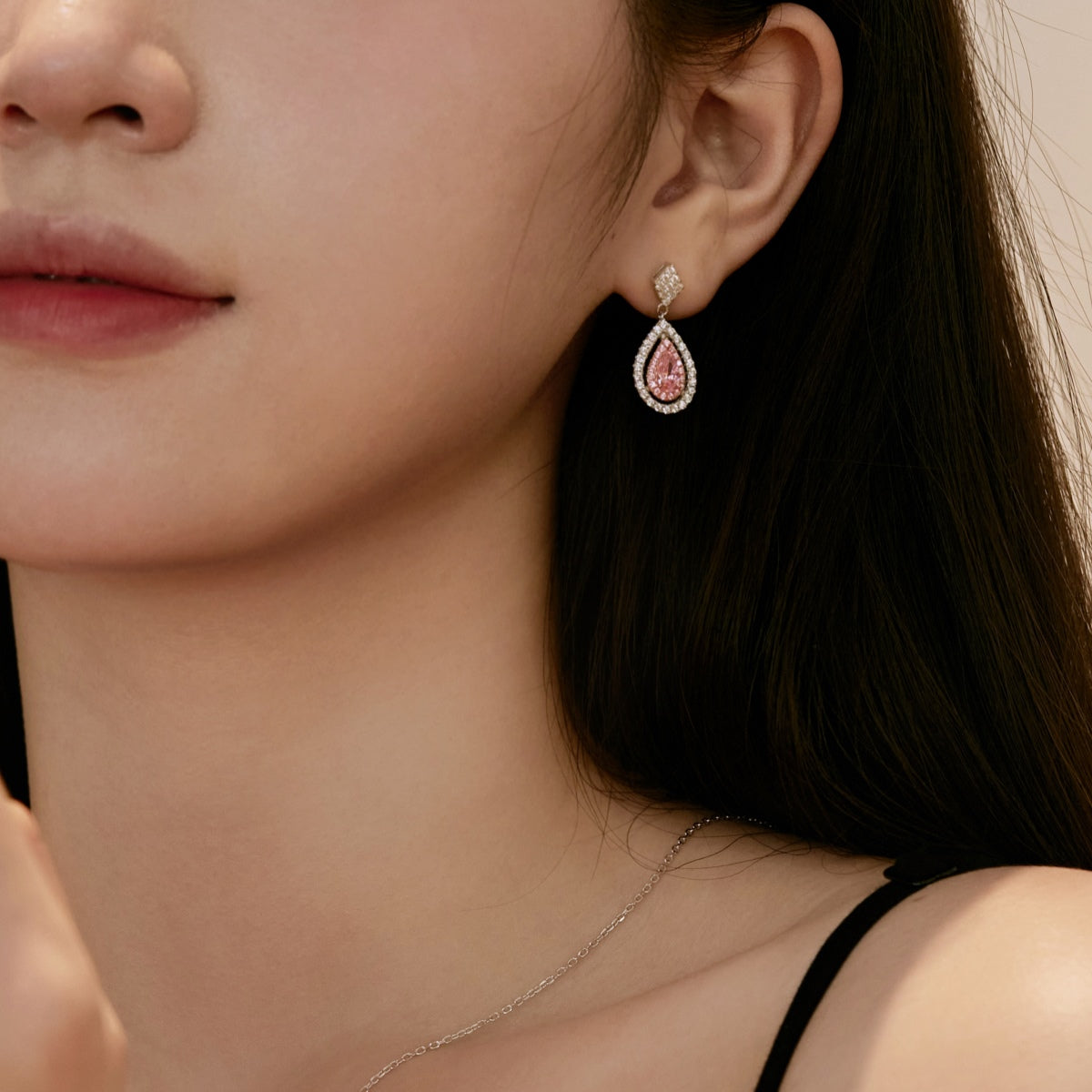 [CharmAmor]Ornate Delicate Water Drop Shape Banquet Earrings