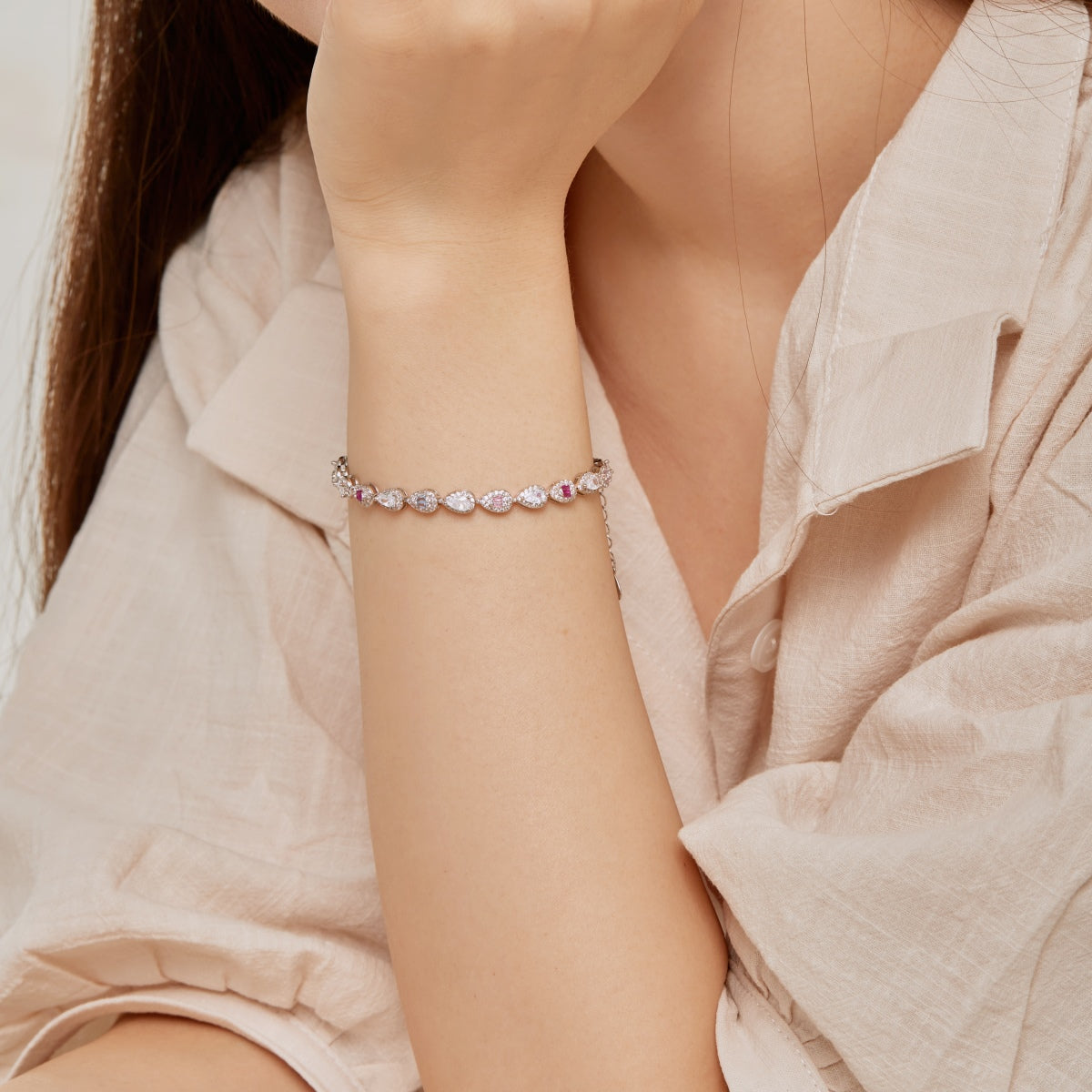 [CharmAmor]0.25 Carat Radiant Water Drop Shape Daily Bracelet