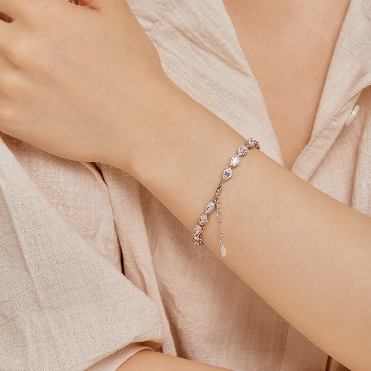 [CharmAmor]0.25 Carat Radiant Water Drop Shape Daily Bracelet