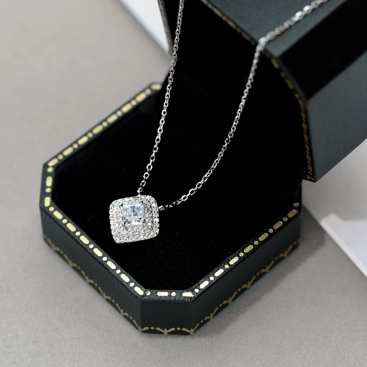 [CharmAmor]Sparkling Asscher Cut Necklace