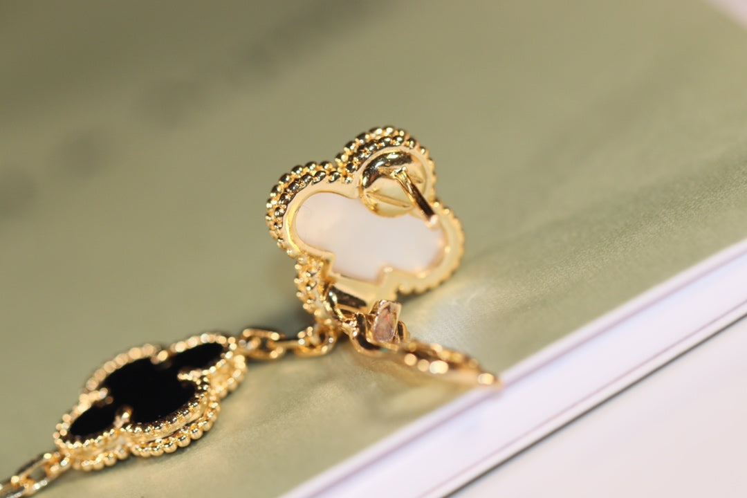 [CharmAmor]CLOVER EARRINGS GOLD ONYX MOP 3 MOTIF