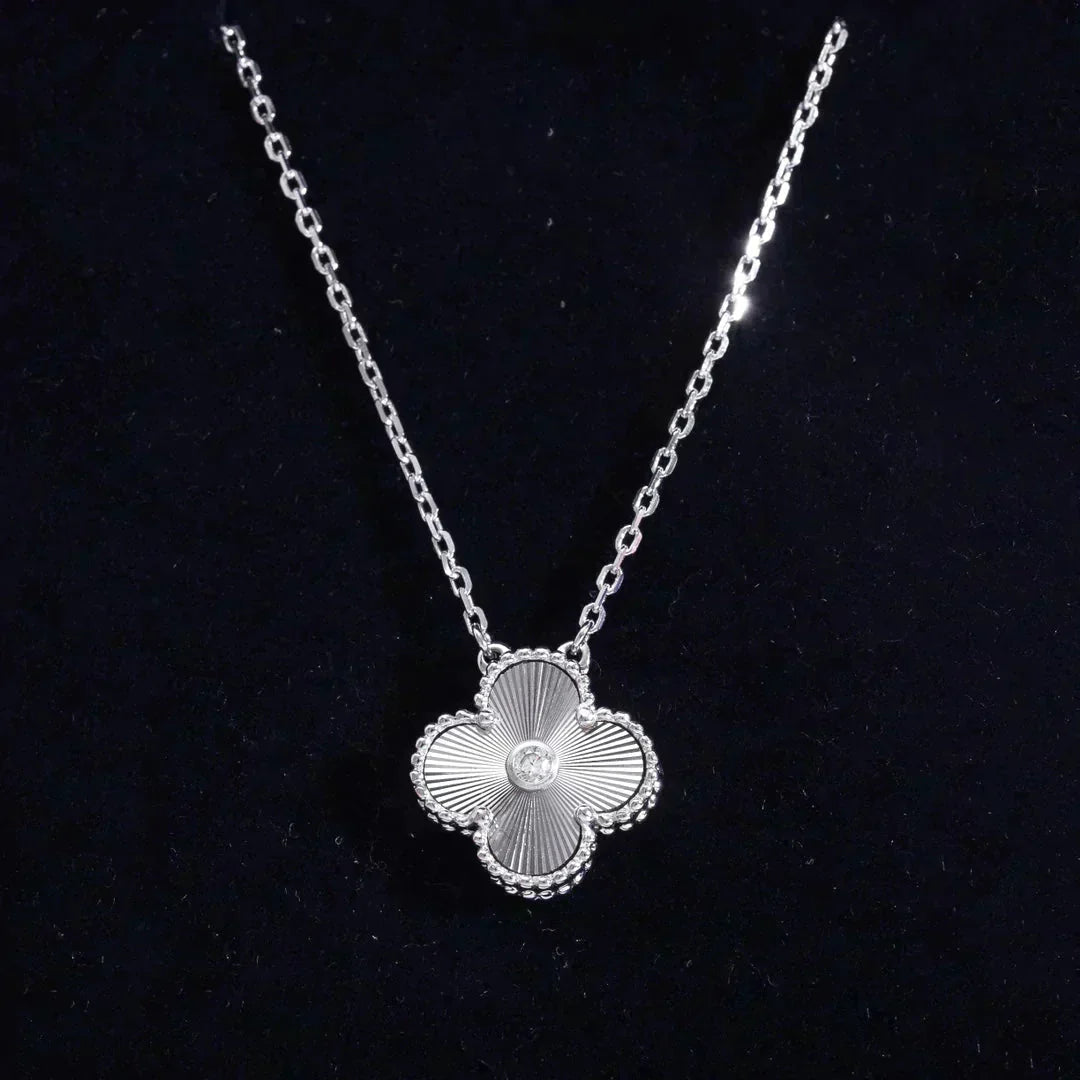 [CharmAmor]CLOVER  15MM DIAMOND LASER NECKLACE SILVER