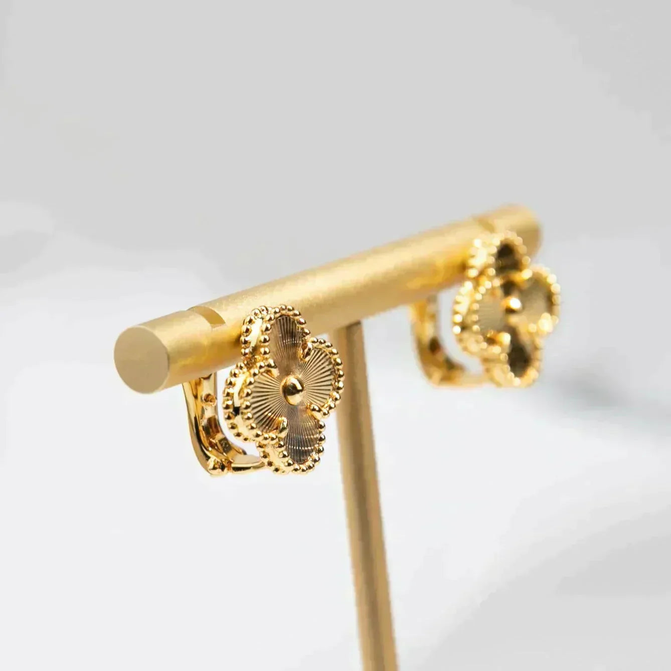[CharmAmor]CLOVER MEDIUM 1 MOTIFS LASER EARRINGS