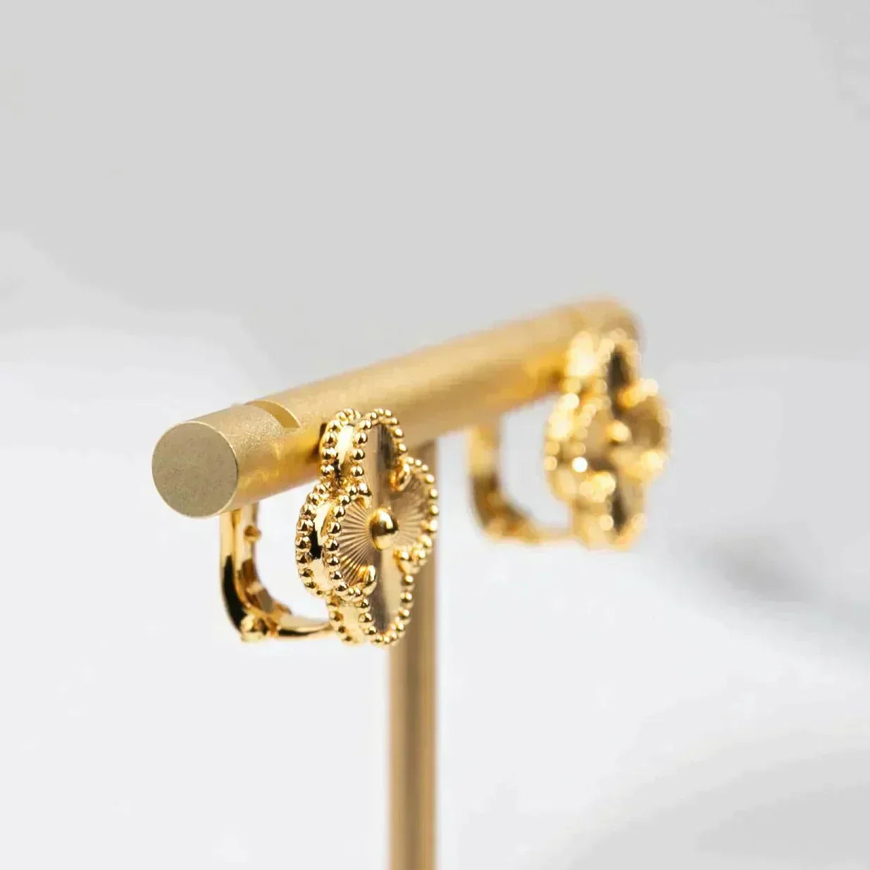 [CharmAmor]CLOVER MEDIUM 1 MOTIFS LASER EARRINGS