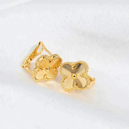 [CharmAmor]CLOVER MEDIUM 1 MOTIFS LASER EARRINGS