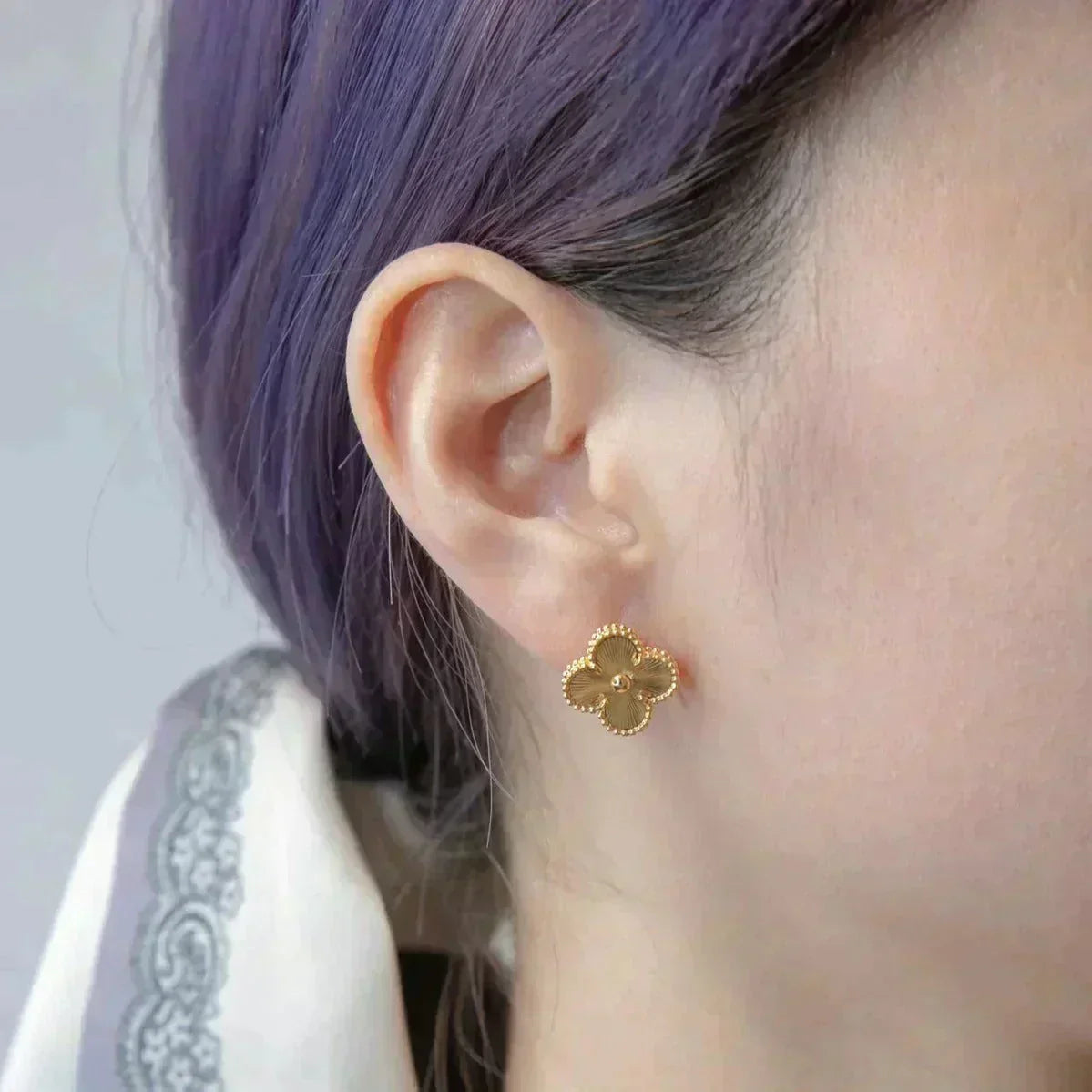 [CharmAmor]CLOVER MEDIUM 1 MOTIFS LASER EARRINGS