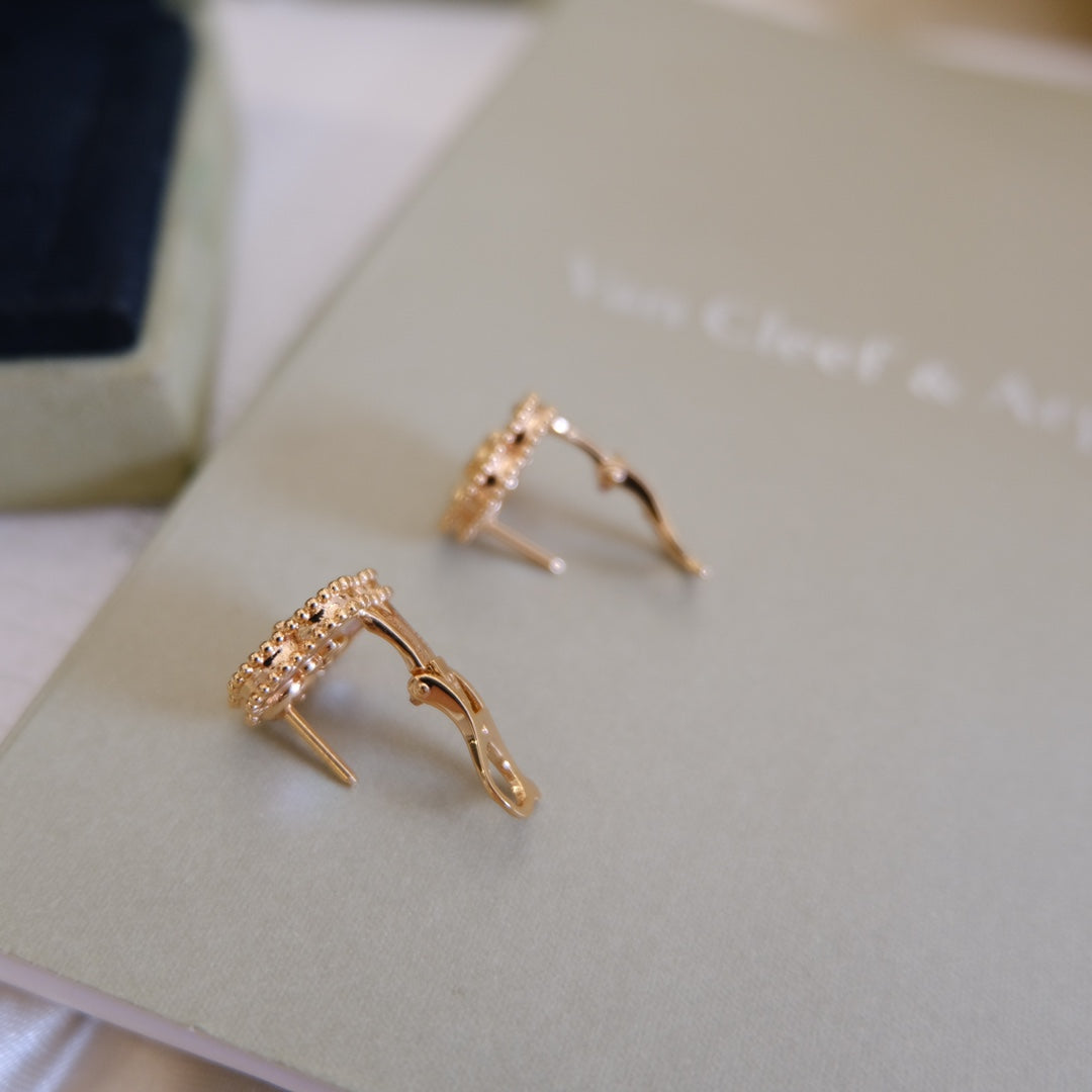 [CharmAmor]LUCKY PINK GOLD WHITE MOP EARRINGS