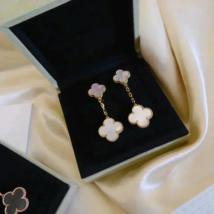 [CharmAmor]CLOVER 2 MOTIF WHITE MOP EARRINGS