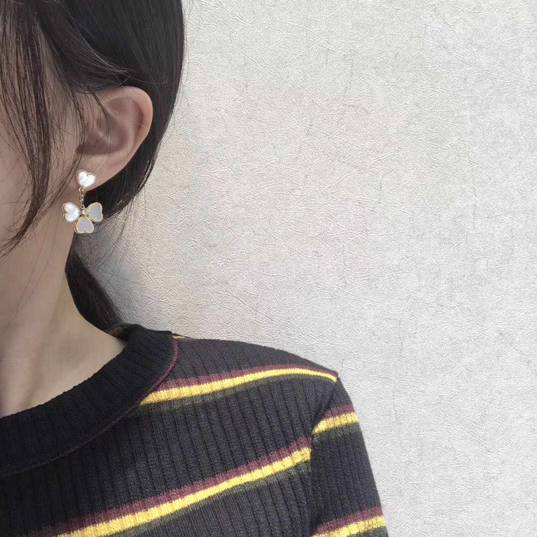 [CharmAmor]CLOVER SWEET WHITE MOP EARRINGS