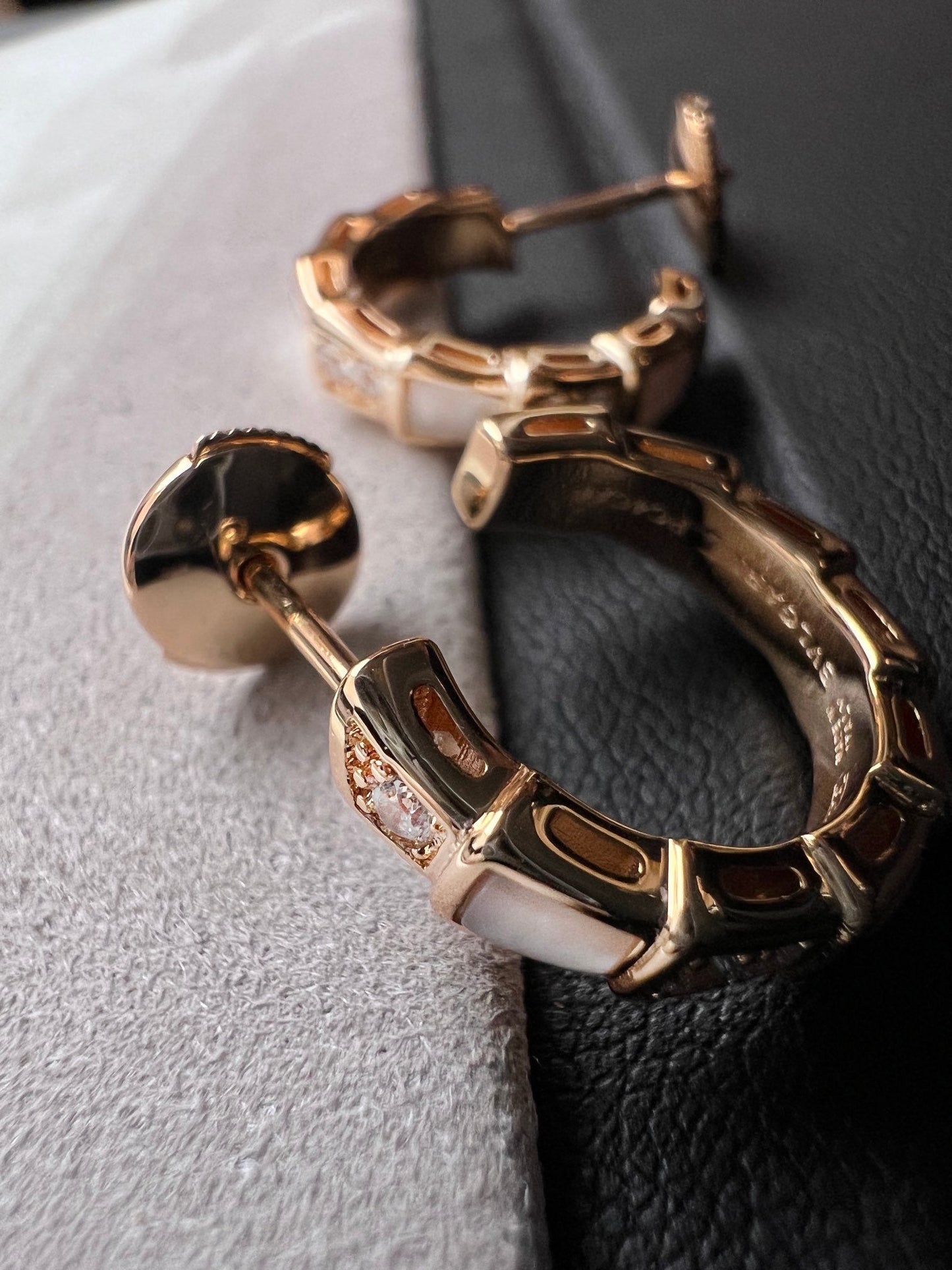 [CharmAmor]SERPENTI MOP PINK GOLD EARRINGS
