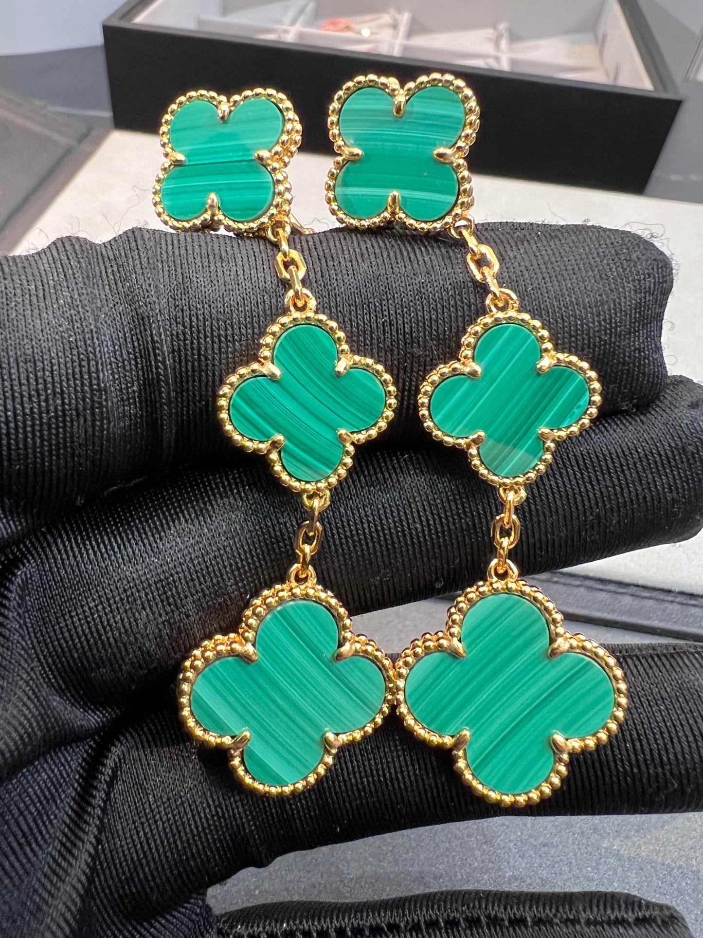 [CharmAmor]CLOVER MALACHITE 3 MOTIFS GOLD