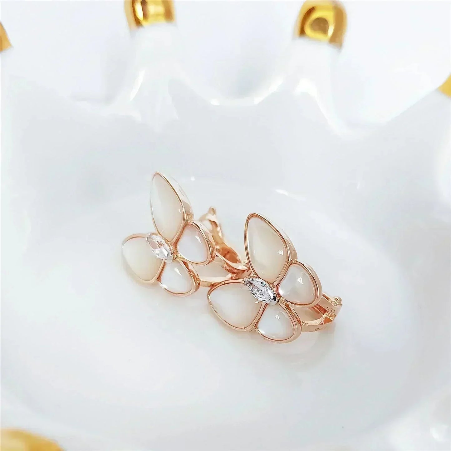 [CharmAmor]BUTTERFLY MOP DIAMOND EARRINGS