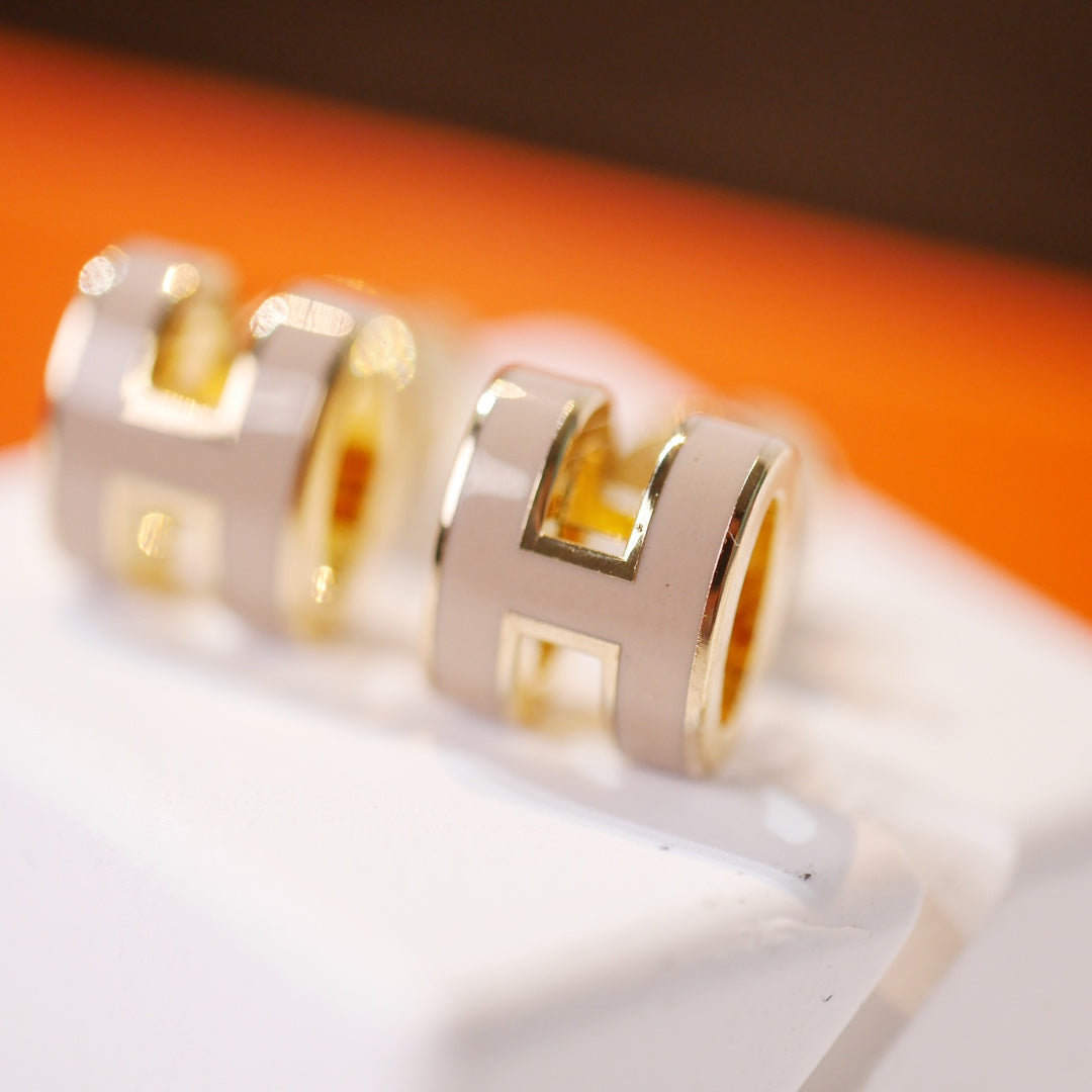 [CharmAmor]MINI POP H GOLD EARRINGS GREY