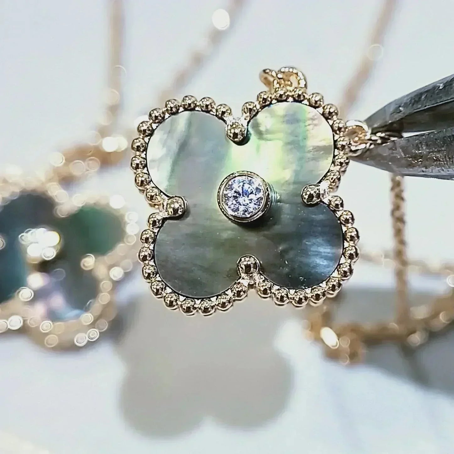 [CharmAmor]CLOVER 15MM DIAMOND AND MOTHER-OF-GREY NECKLACE