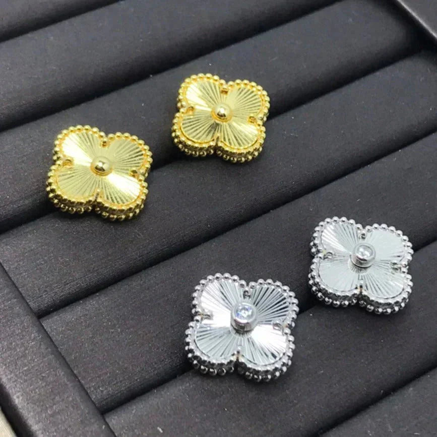[CharmAmor]CLOVER MINI 9.5MM LASER EARRINGS