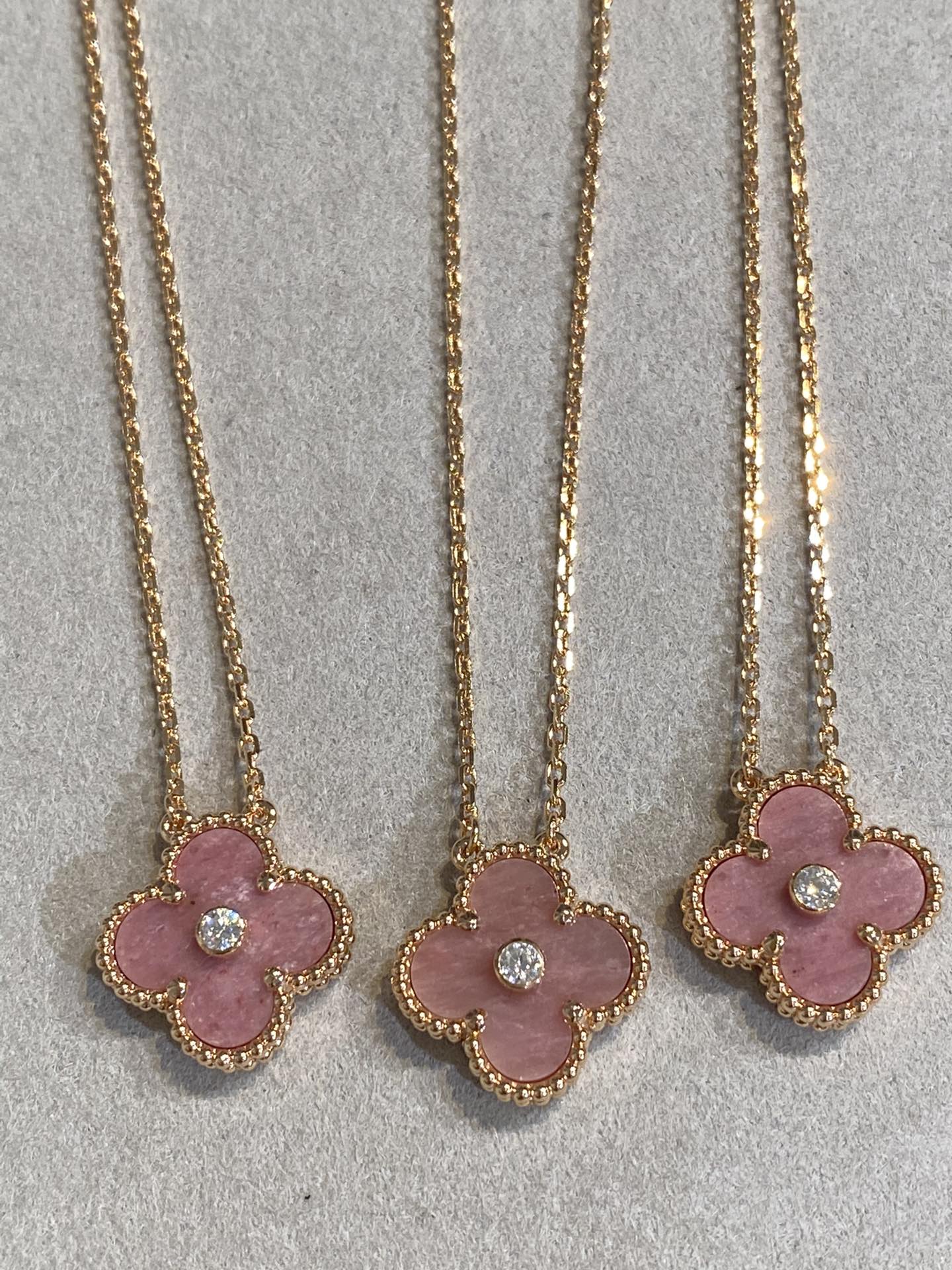 [CharmAmor]CLOVER 15MM DIAMOND RHODONITE NECKLACE