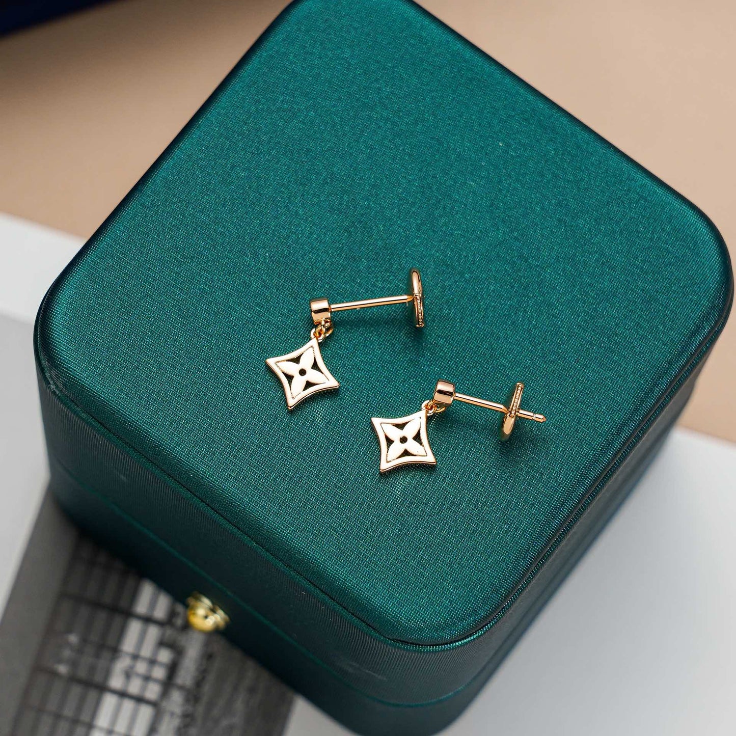 [CharmAmor]STAR EARRINGS GOLD