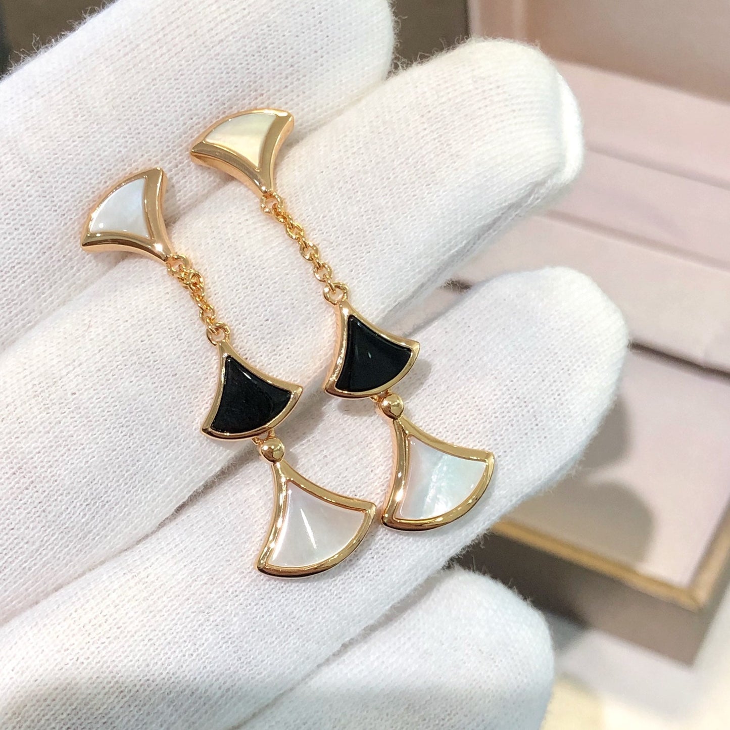 [CharmAmor]DREAM EARRINGS 3 MOTIFS ONYX MOP PINK GOLD
