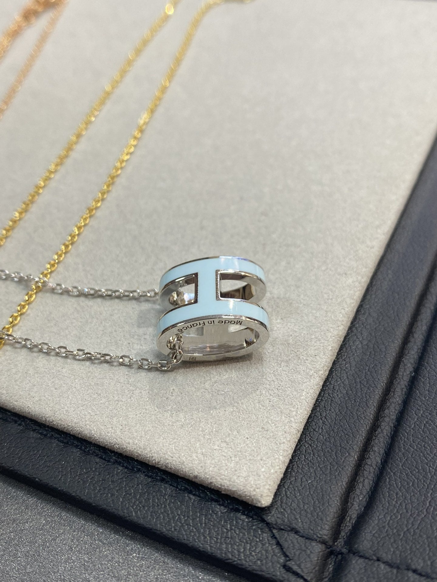 [CharmAmor]POP H LIGHT BLUE NECKLACE
