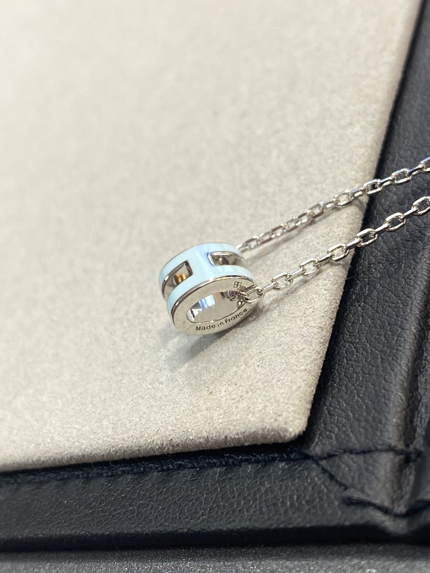 [CharmAmor]POP H LIGHT BLUE NECKLACE
