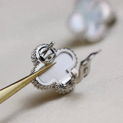 [CharmAmor]CLOVER MEDIUM 1 MOTIFS  WHITE MOP EARRINGS SILVER