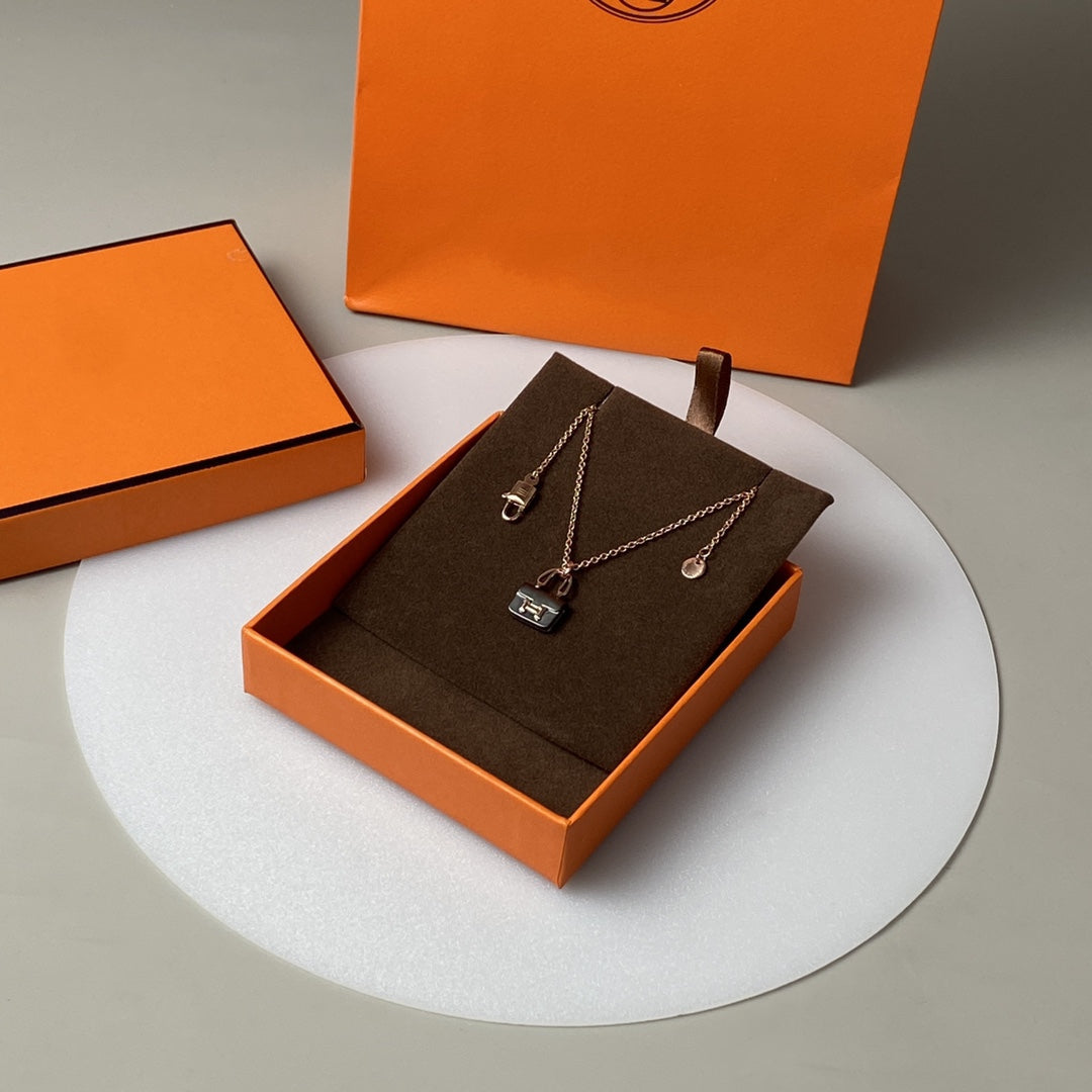 [CharmAmor]CONSTANCE BLACK PEDANT PINK GOLD NECKLACE