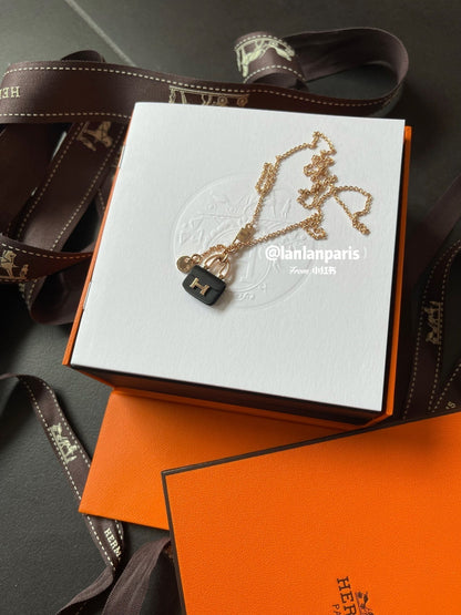 [CharmAmor]CONSTANCE BLACK PEDANT PINK GOLD NECKLACE