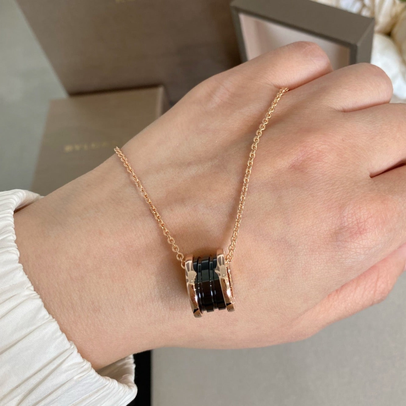 [CharmAmor]ZERO 1 BLACK CERAMIC PINK GOLD NECKLACE