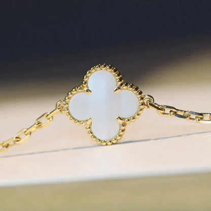 [CharmAmor]CLOVER 20 MOTIFS WHITE MOP NECKLACE