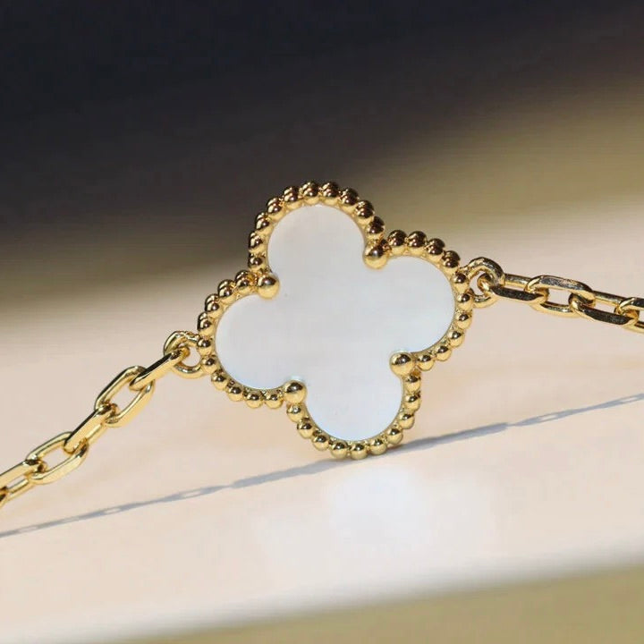 [CharmAmor]CLOVER 20 MOTIFS WHITE MOP NECKLACE