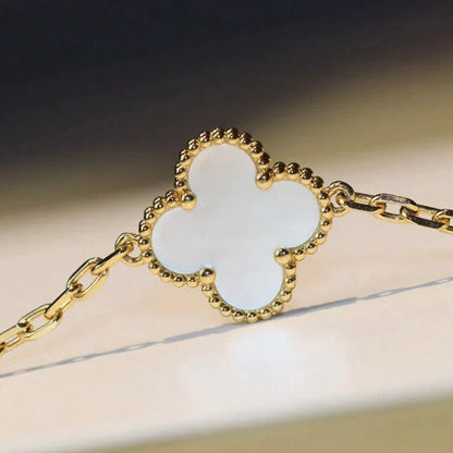 [CharmAmor]CLOVER 20 MOTIFS WHITE MOP NECKLACE