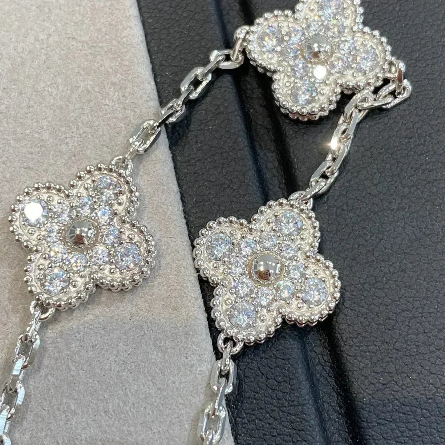 [CharmAmor] CLOVER 5 MOTIF FULL DIAMOND BRACELET COLLECTION
