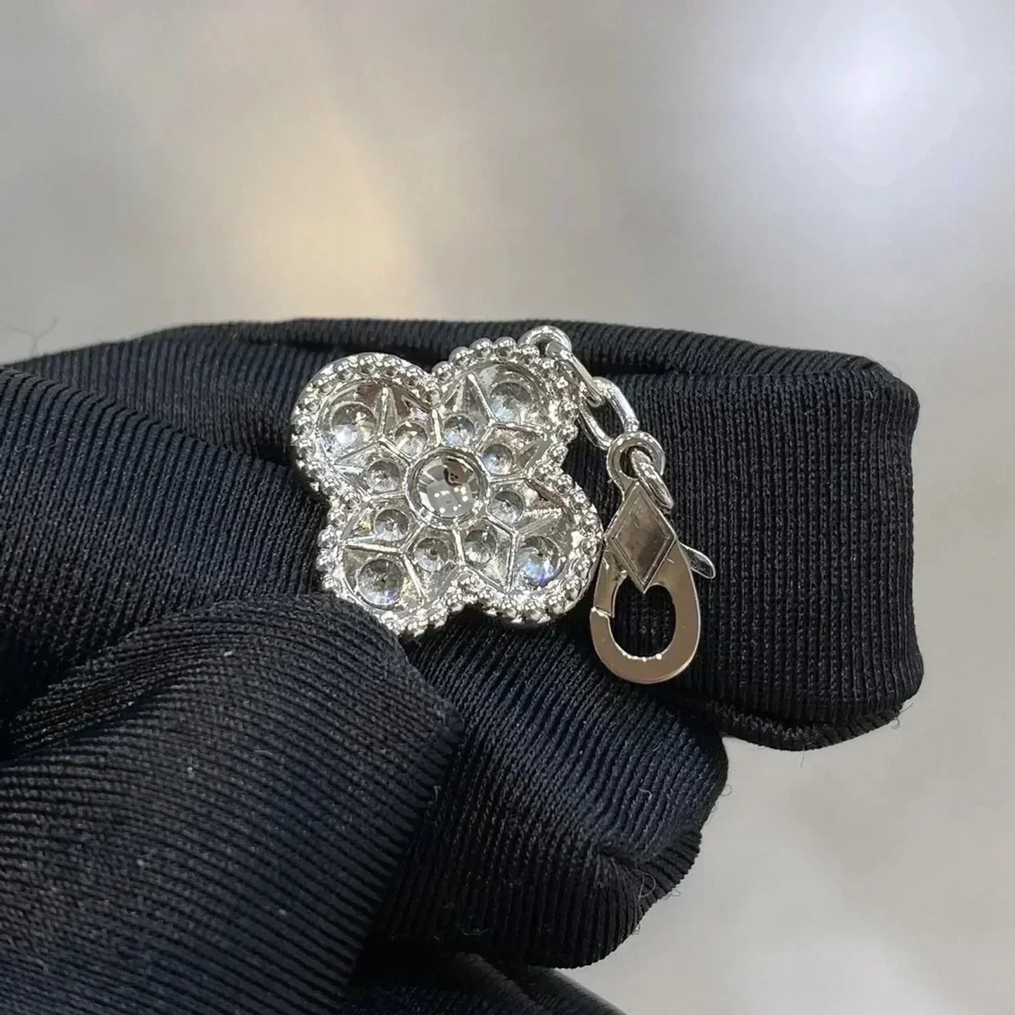 [CharmAmor] CLOVER 5 MOTIF FULL DIAMOND BRACELET COLLECTION