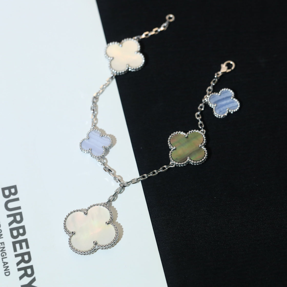 [CharmAmor]CLOVER BRACELET 5 MOTIFS MOP CHALCEDONY SILVER