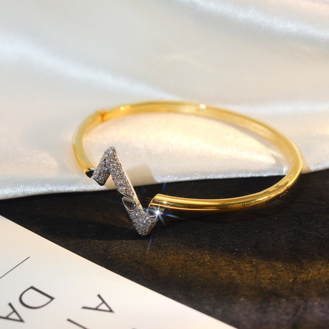 [CharmAmor]VOLTE UPSITE DOWN GOLD DIAMOND BRACELET