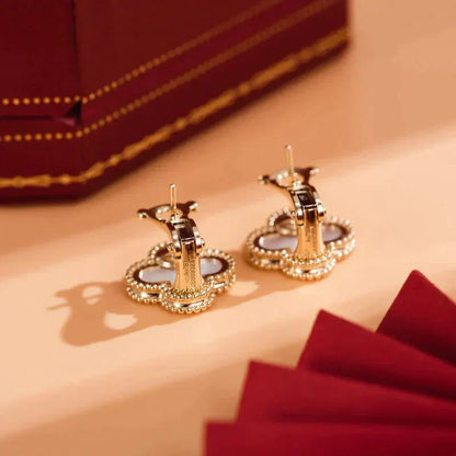 [CharmAmor]CLOVER MEDIUM 1 MOTIFS  WHITE MOP STUD EARRINGS
