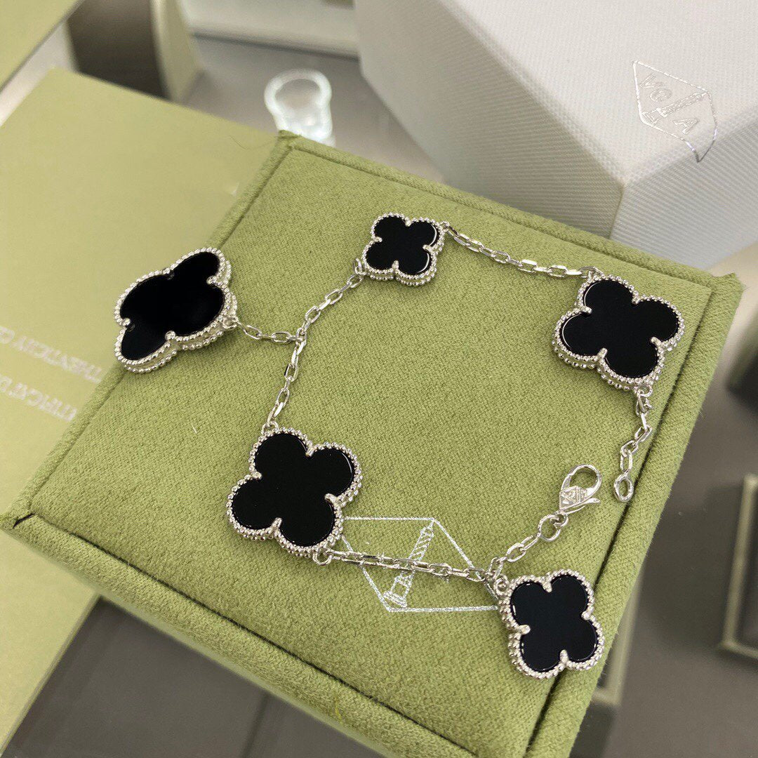 [CharmAmor]CLOVER 5 MOTIFS SIVLER ONYX BRACELET