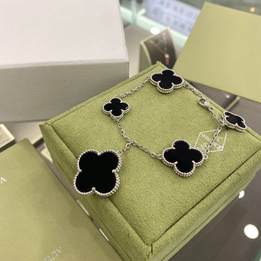 [CharmAmor]CLOVER 5 MOTIFS SIVLER ONYX BRACELET